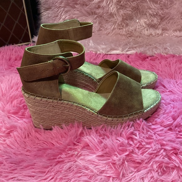 White Mountain Viewridge medium tan wedge espadrille sandals w/ankle closure 8 - Picture 3 of 11